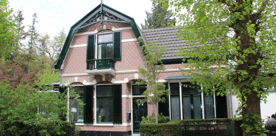 Reconstuctie en restauratie 19e eeuws woonhuis.